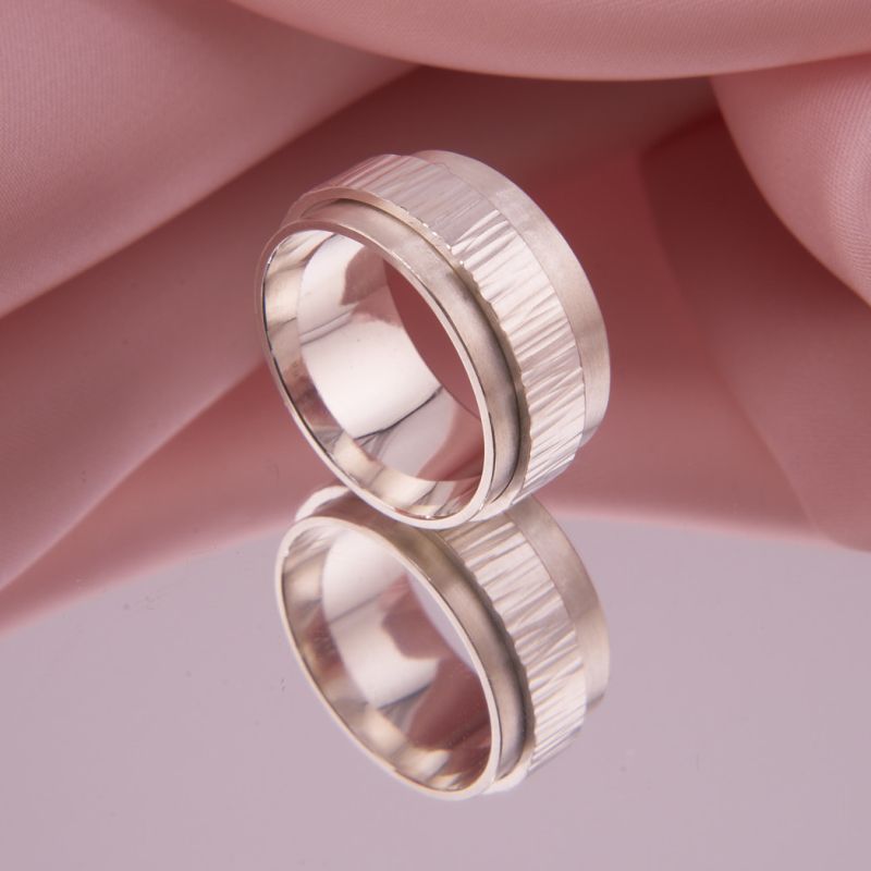 Preview: Drehring Silber, drehbare Schiene mit Hammerschlag Optik, breit.